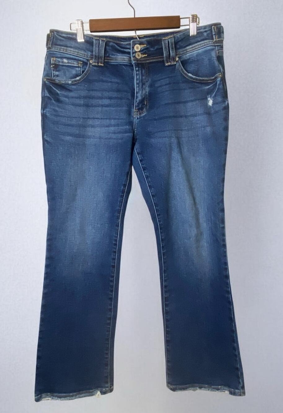 KanCan Exclusively for Maurice Medium Wash Distressed Jeans Women's Size 31